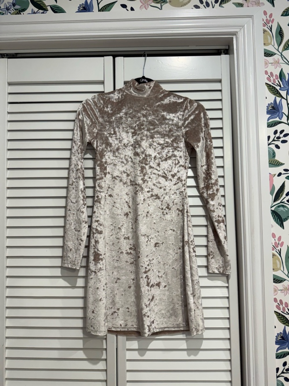 Kimchi Blue Crushed Velvet Mock Neck Long Sleeve Dress in Light Champagne